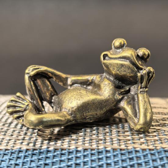 Meditation Frog Figurine Alloy Mini Zen Frog Statue Retro Miniature Frog Desktop Ornament for Home Office Drawing Room Decoration