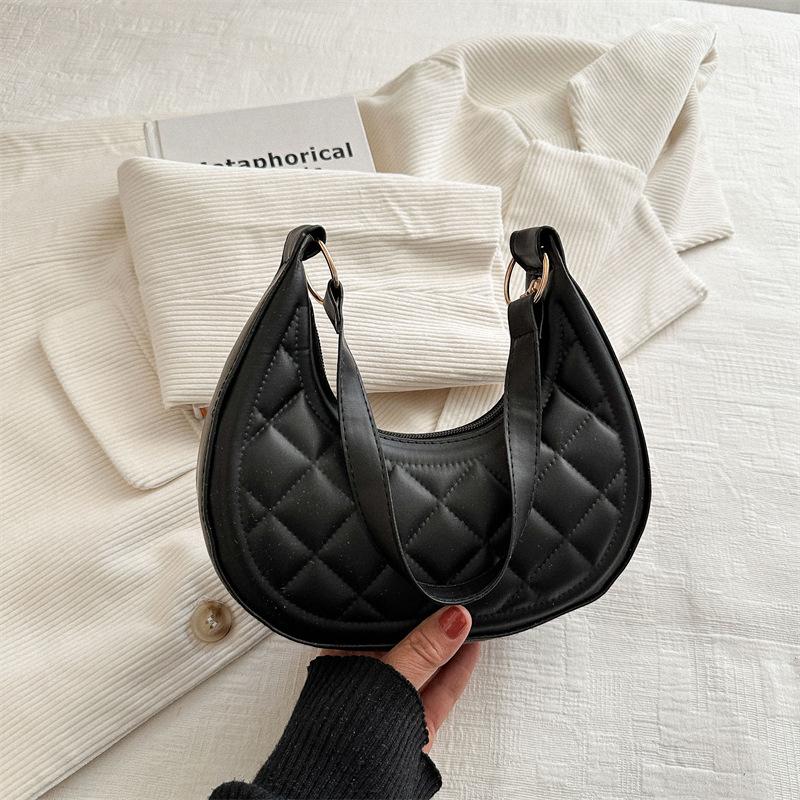 

Женская летняя сумка-полумесяц 2024 года, новая модная ретро-эстетичная простая трендовая повседневная сумка через плечо для женщин чёрный