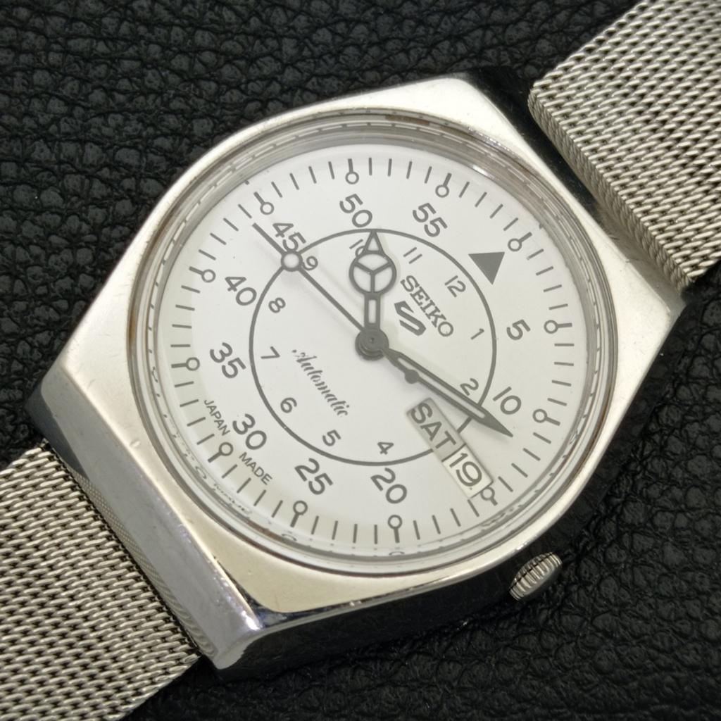 VINTAGE SEIKO 5 AUTOMATIC JAPAN MENS WHITE COLOR DIAL WATCH a701327-5 R206a-a701327