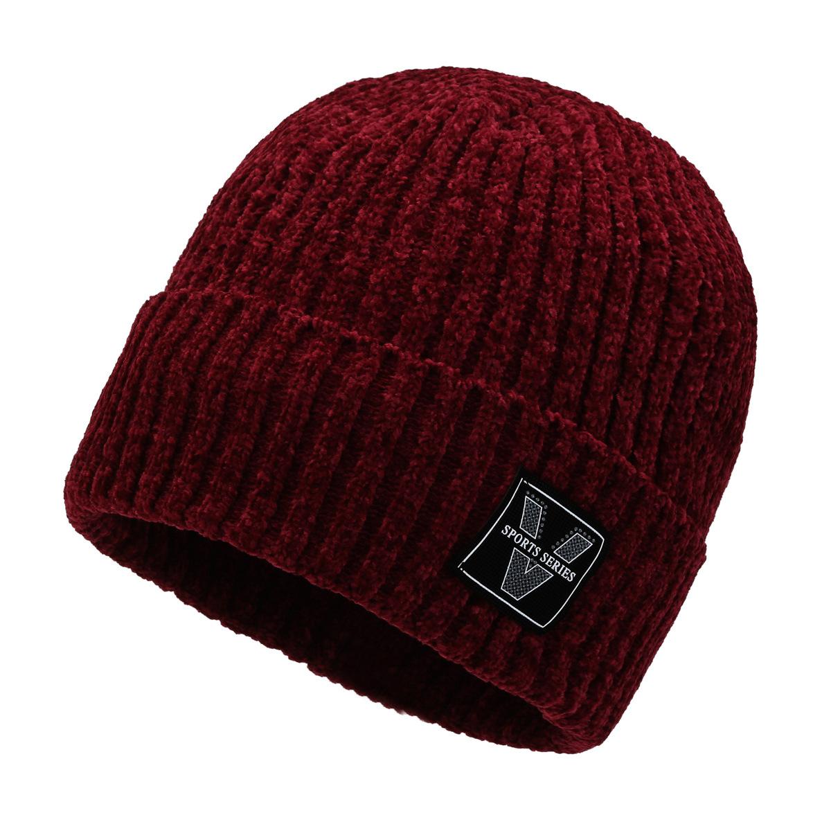 

Beanie Winter Cap V Letter Knitted Hat Winter Protection Caps Outdoor Gifts червоний