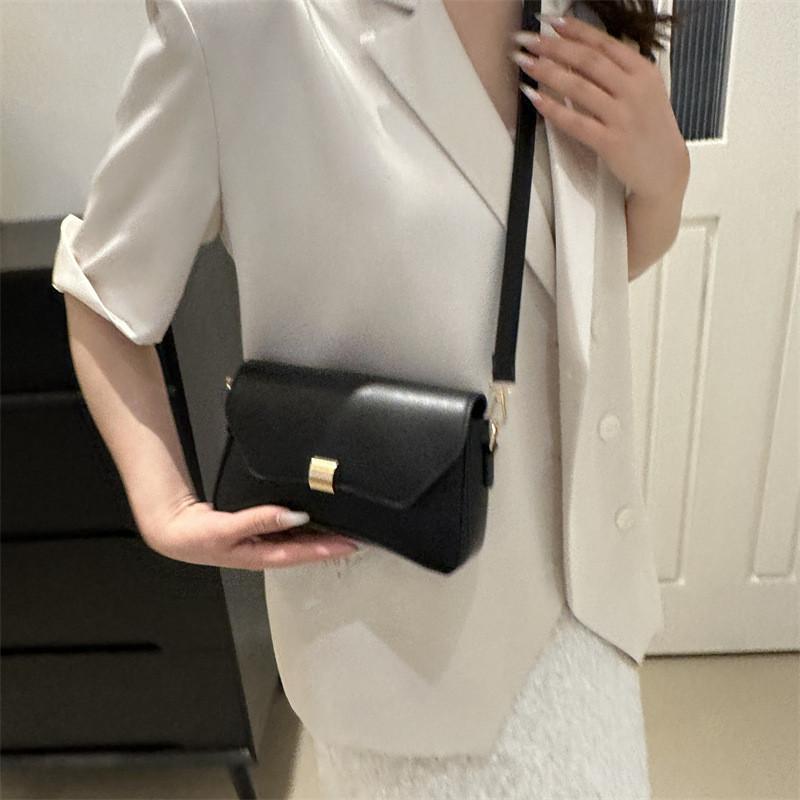 Summer 2024 Fashionable Chain Shoulder Bag With Lock Buckle Small Square Bag