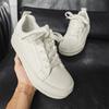 Neue kleine weiße Schuhe Nische dicksohlige erhöhende Herrenschuhe trendige Sport- und Freizeit-Board-Schuhe Herren