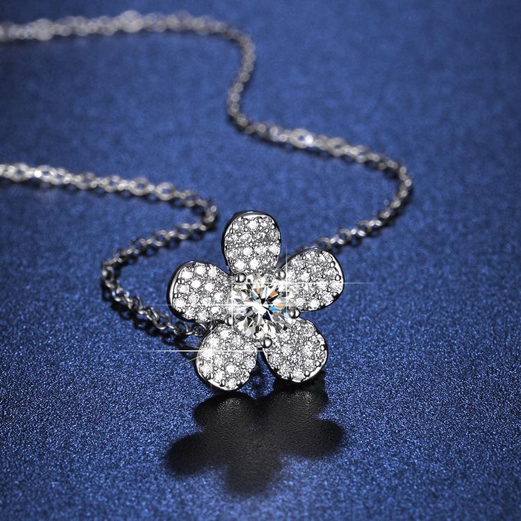 0.5 Carat Simulated Mozzarella Diamond Necklace Women's Fashion Camellia Pendant Collarbone Chain