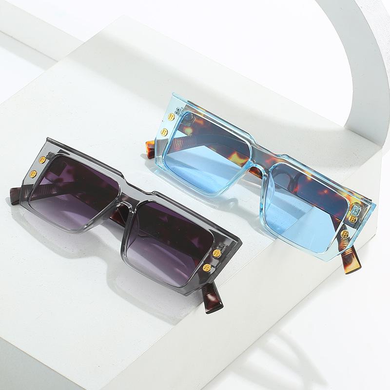 New square sunglasses, European and American fashion simple retro square glasses men's personality B sunglasses women