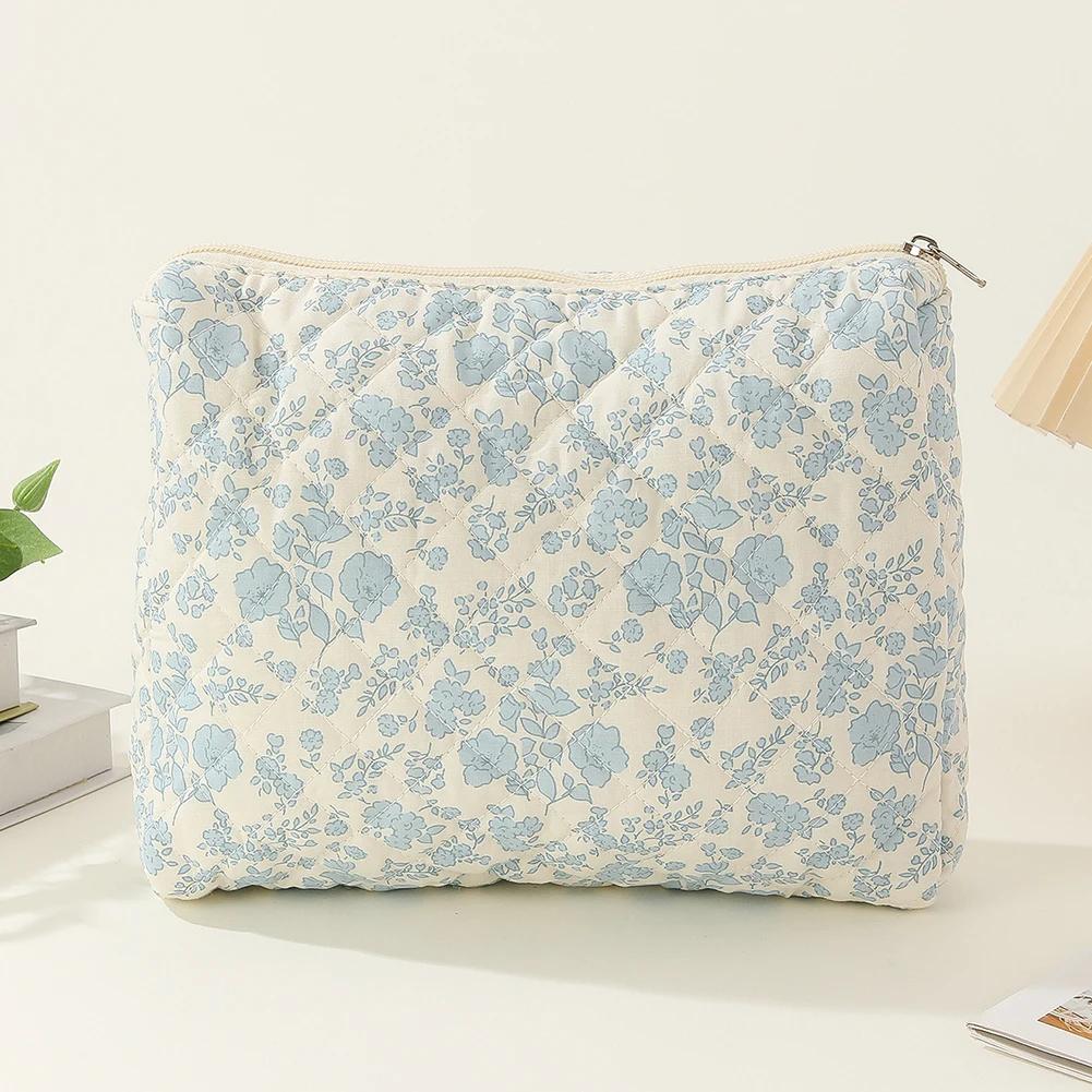 Women Quilted Makeup Bag Printed Cotton Quilted Cosmetic Pouch Large Capacity Zipper Closure Girls Daily Use Clutch