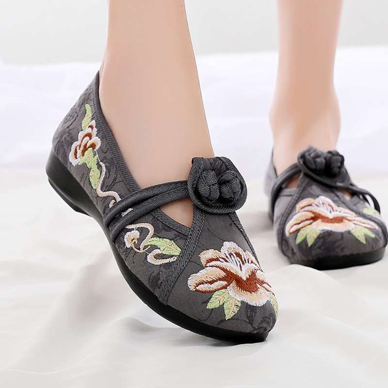 Ethnic style embroidered shoes Laobei cloth shoes women's shoes autumn shallow mouth strap embroidered shoes square dance dancing shoes mother shoes