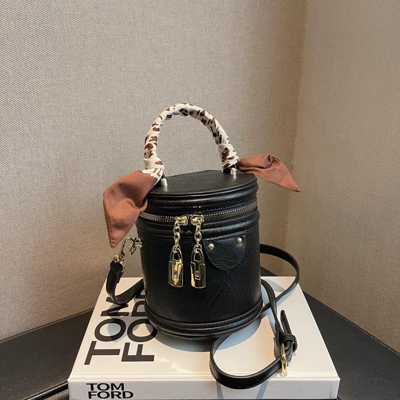 

Small bag women s new autumn and winter fashion versatile bucket bag premium texture messenger bag чёрный