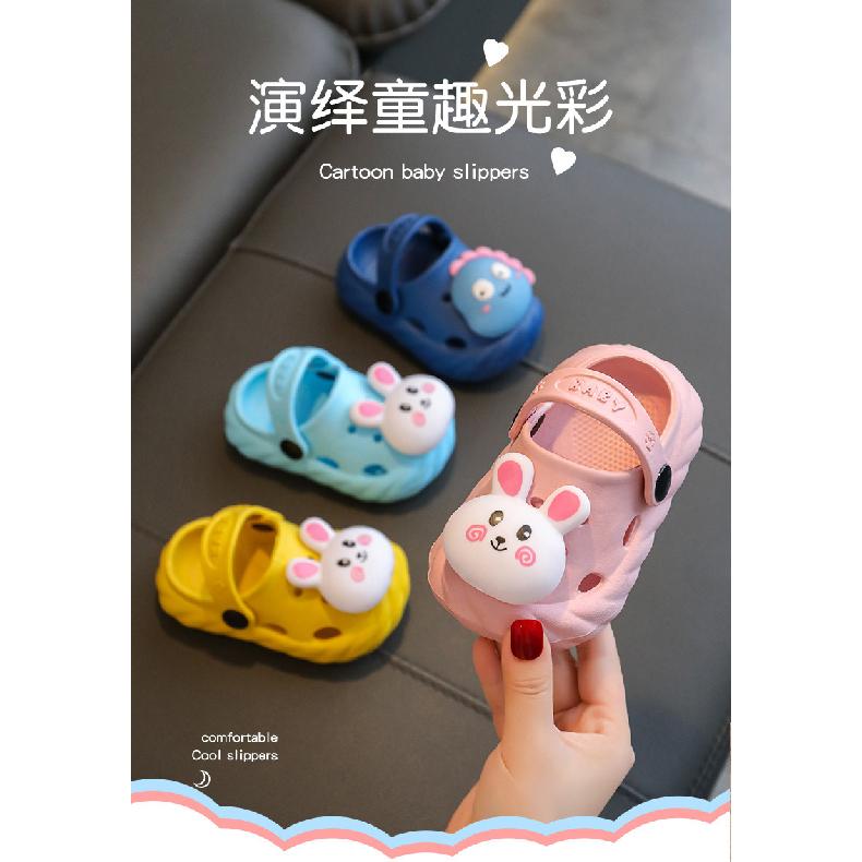 Kinder Sommer Cartoon Clogs für Jungen und Mädchen, geeignet für drinnen und draußen, mit einer weichen, rutschfesten Sohle und geschlossenem Zehenbereich