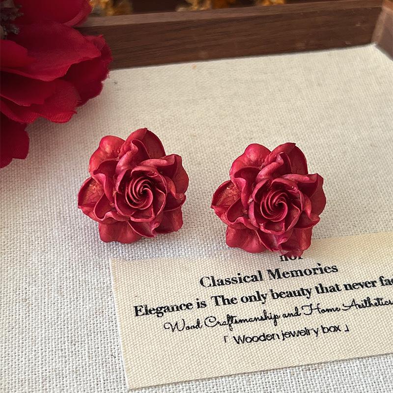 Elegant Silver Resin Flower Stud Earrings: Chic and Versatile for Women