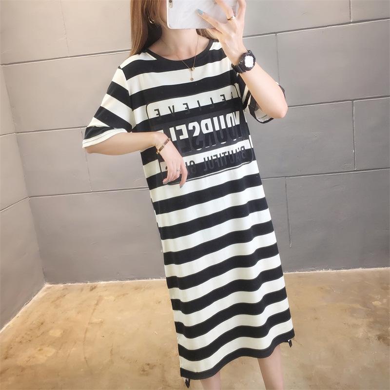 Letní pruhované slim tričkové šaty - Dámské korejské středně dlouhé vílího stylu