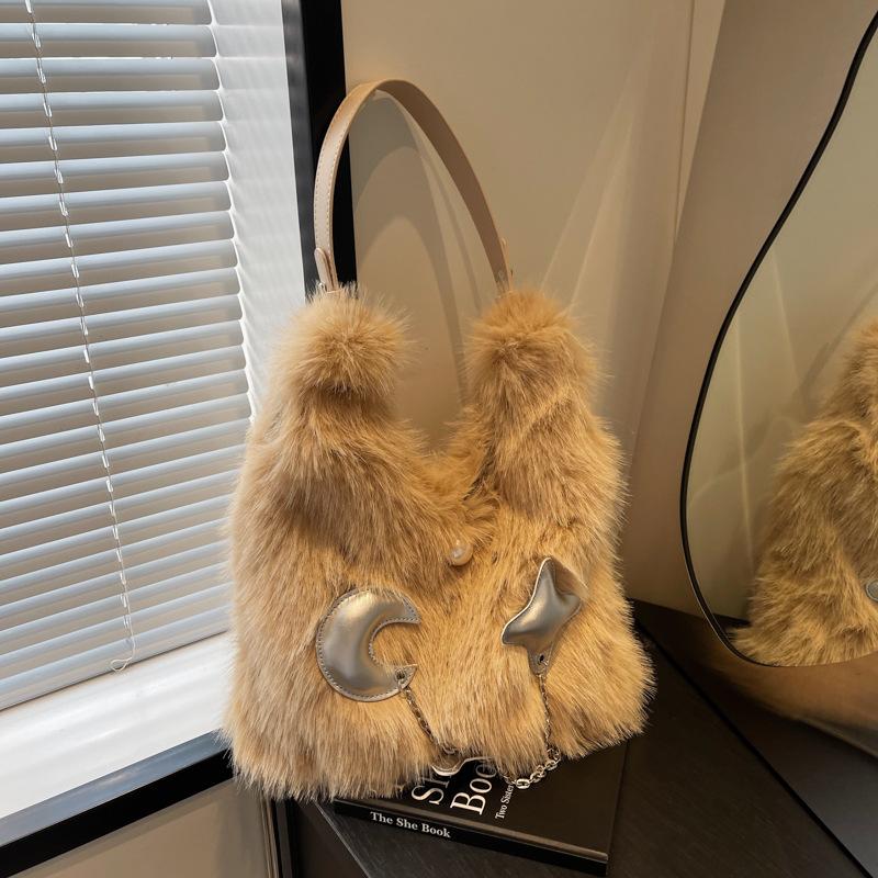 

Зовнішня одинарна осінньо-зимова пухнаста жіноча сумка великої місткості Нова приміська сумка через плече під пахвами 2024 р. Портативна пухнаста сумка хакі