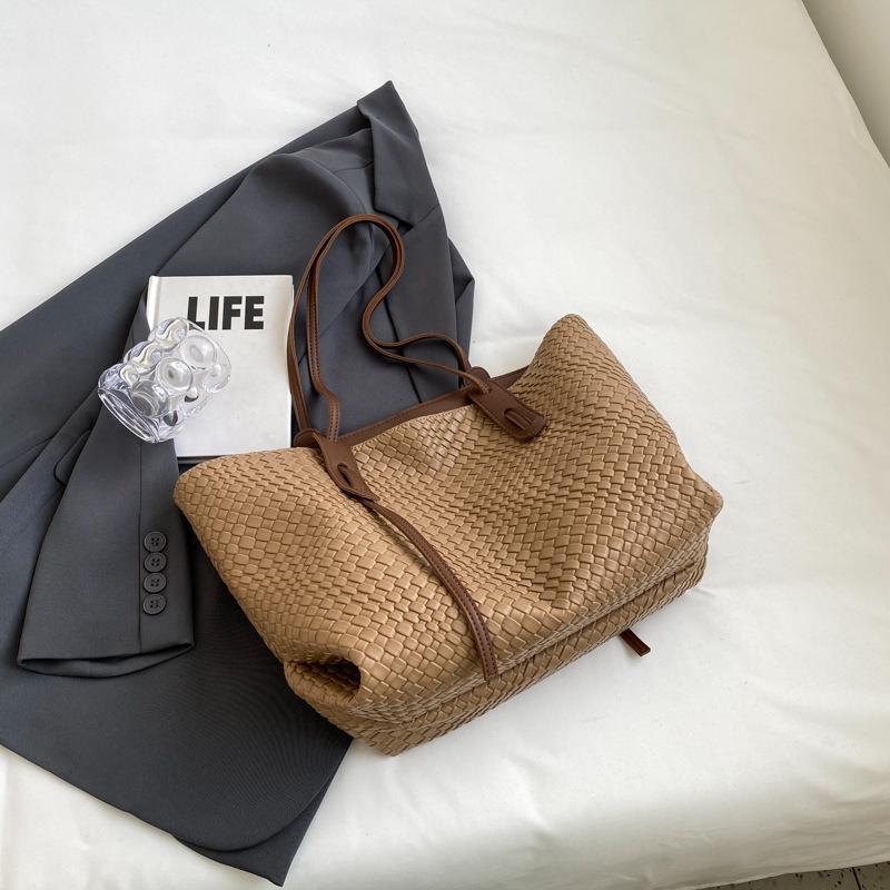 

Європейські та американські нові плетені сумки Жіночі сумки великої місткості Повсякденні іноземні однотонні портативні сумки через плече Сумки для електронної комерції хакі