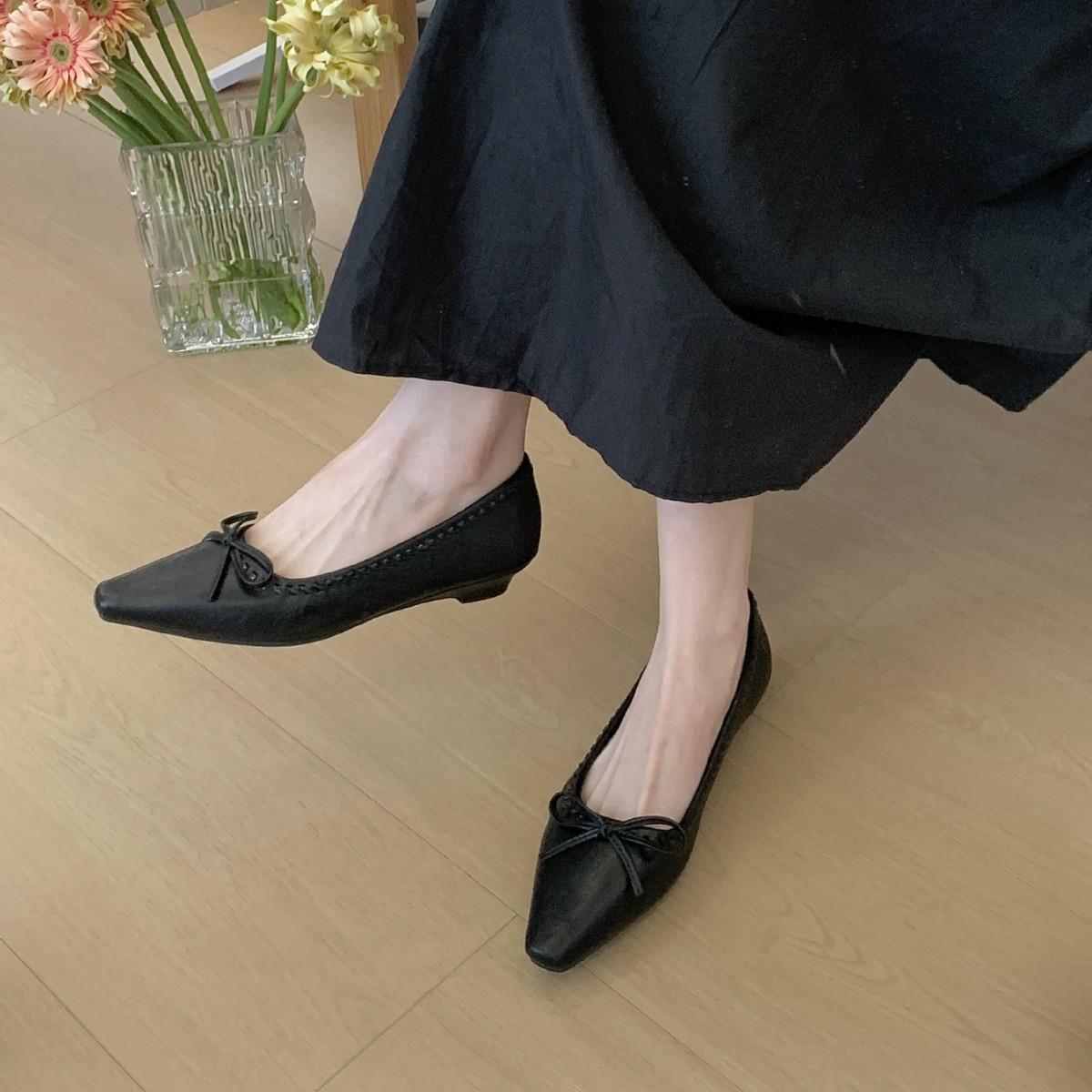 

French Xiaoxiangfeng Mary Jane Shoes Women S High-End Flat Shoes Shallow Mouth One-Word Button Light Mature Wind Single Shoes 35