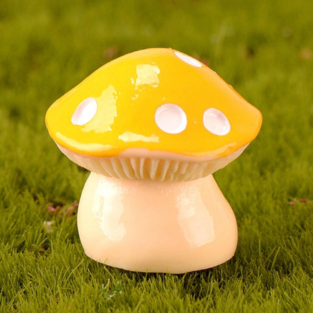 Miniature Resin Mushroom Figurine Decorative Mini Sculpture for Home Garden Yard Lawn Decoration Landscape Accessories Gift