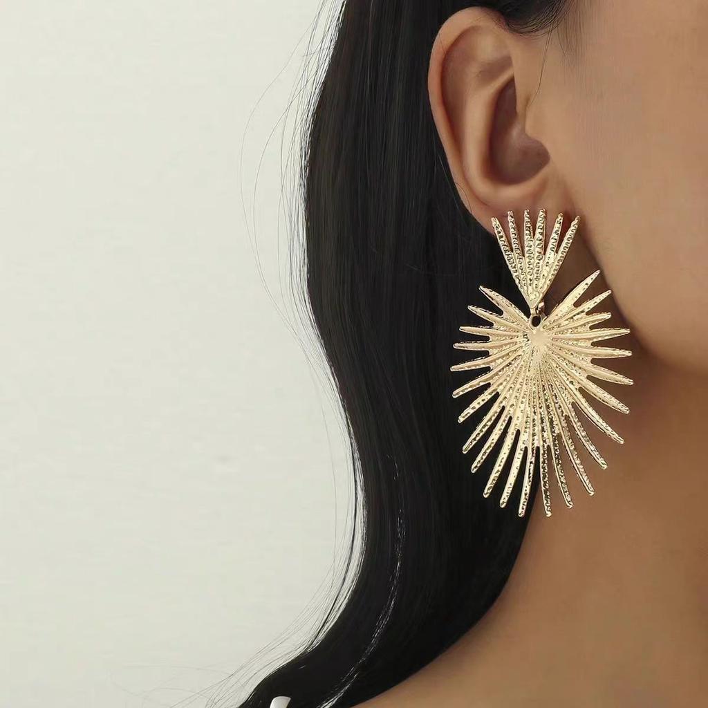 Vintage Simple Fanshaped Exaggerated Tassel Geometry Earrings for Women Charm Temperamen Gold Colo Big Earrings Punk Zircon