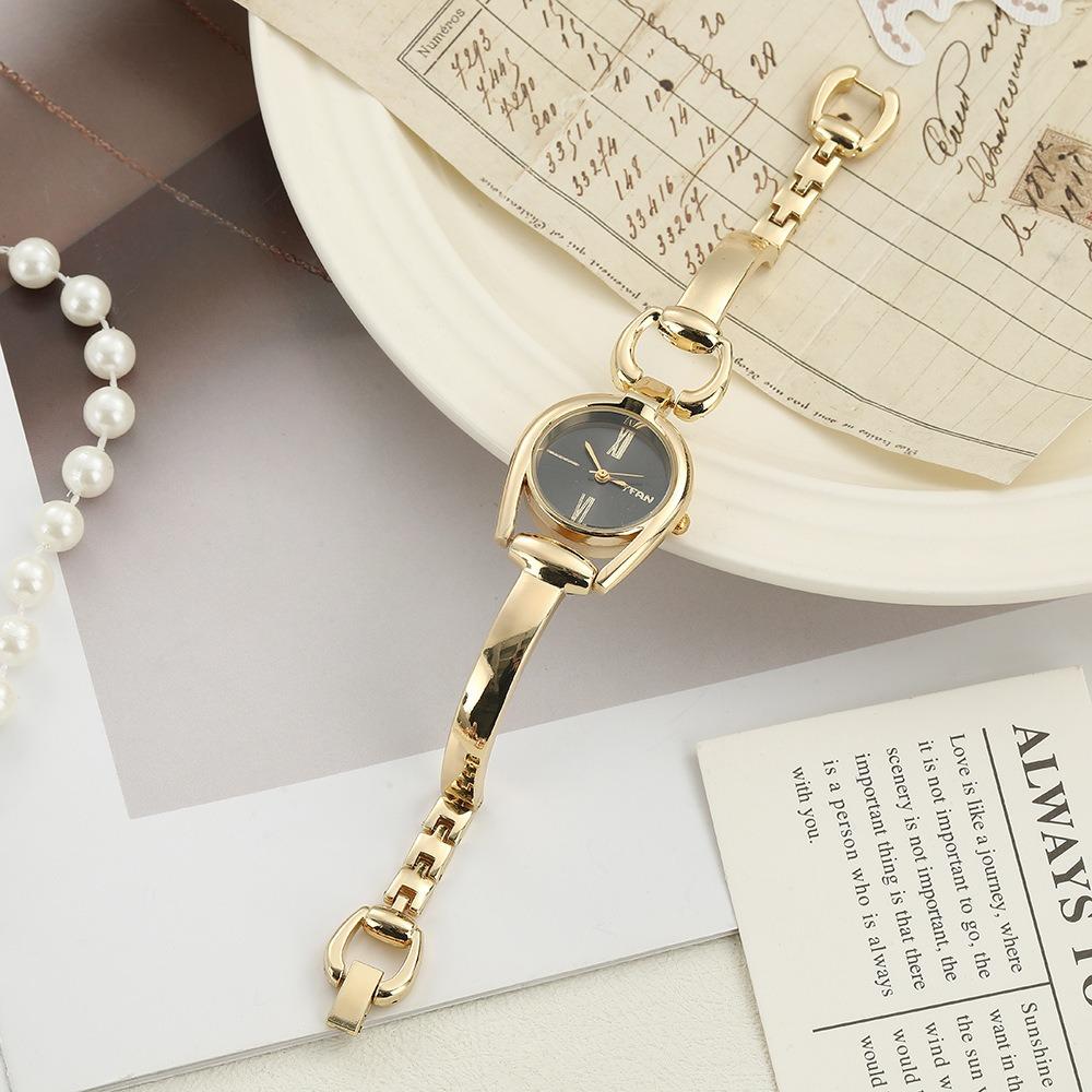 Vintage Round Bracelet Watch Button Design Luxury Ladies Watch Metal Elegant Wristwatch Women