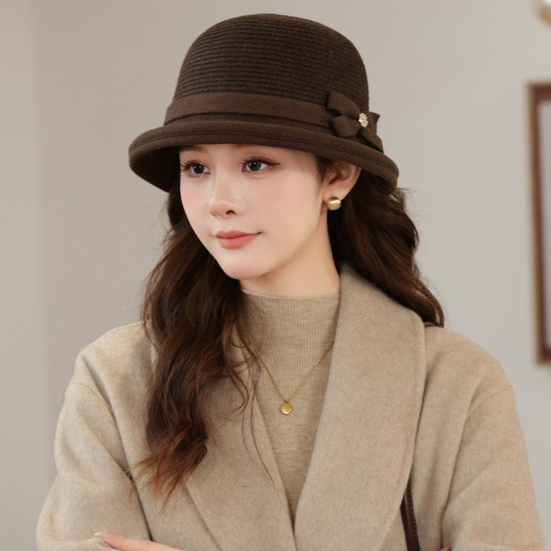 Autumn and winter ladies woolen woolen basin hat elegant versatile bucket hat showing face small Hepburn style top hat retro mother hat