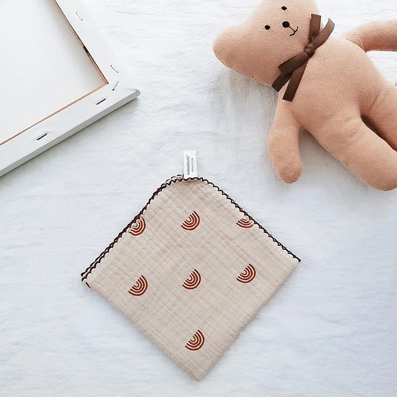 Baumwoll-Baby-Gesichtshandtuch Neugeborene Babyartikel 4-lagiges Musselin-Babylätzchen Taschentuch Weiches Speicheltuch Dreieckiges Füttern Spucktücher