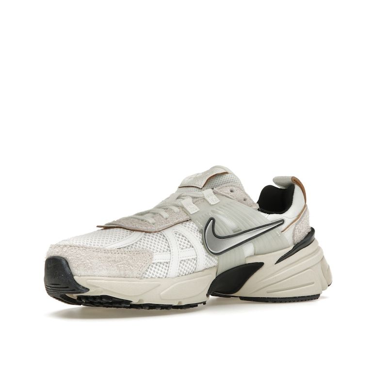 Nike V2K Run Hvit Lys Orewood Brun Dame Sneakers Summit-Hvit Krom FN6703-100