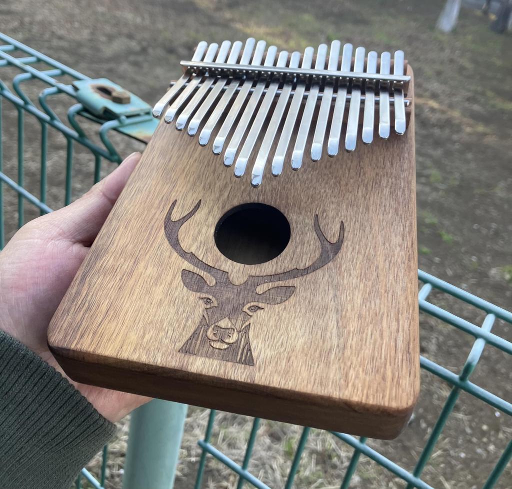 MIYINGE Low-pitched Kalimba, 1 Octave, Advanced Level, Ensemble Use, 17 Notes, with Hard Case (Deer-shaped Box)