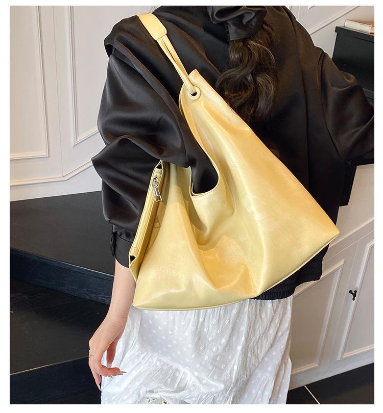 Tote bag women's lazy wind large-capacity bag women's 2025 new trendy summer commuter bag soft leather shoulder armpit bag