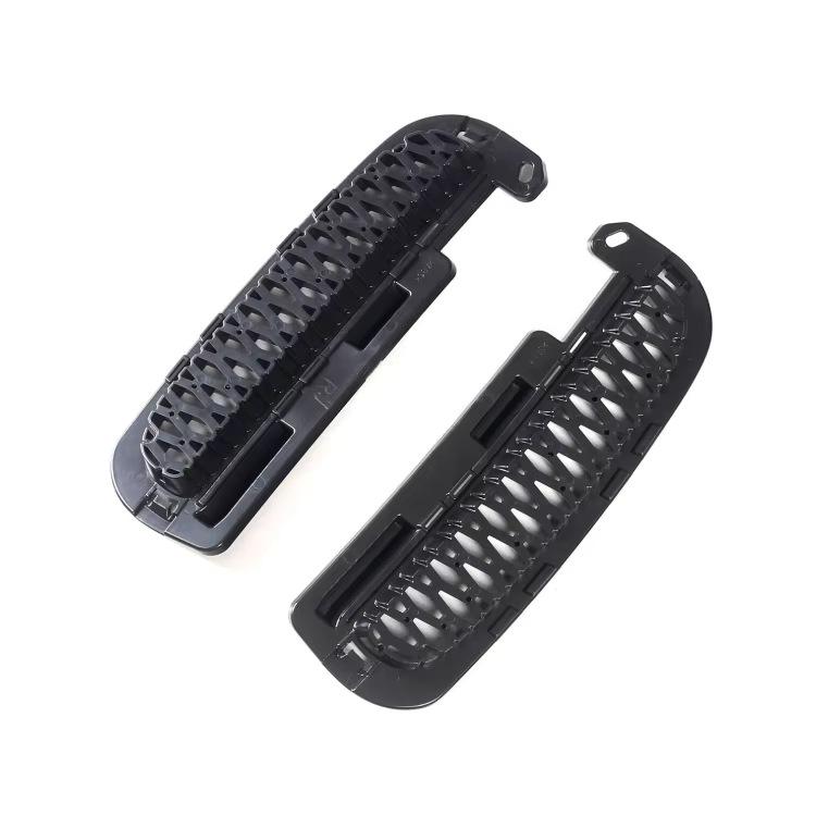 LR083061 and LR083062 fit the front grille of 2017-2021 Land Rover Discovery 5. LR083061 and LR083062