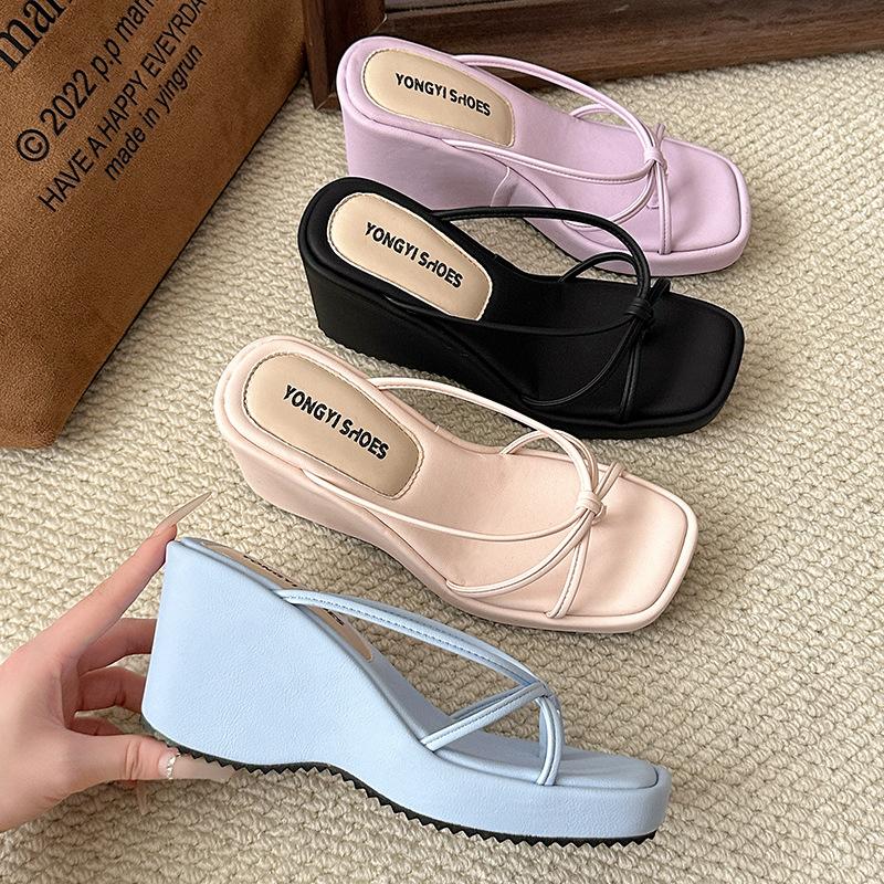 Korean Version of Lady Wind Outside Wearing Beach Cool Slippers 2025 New Summer Straps Flat Bottom with Skirt Roman Cool