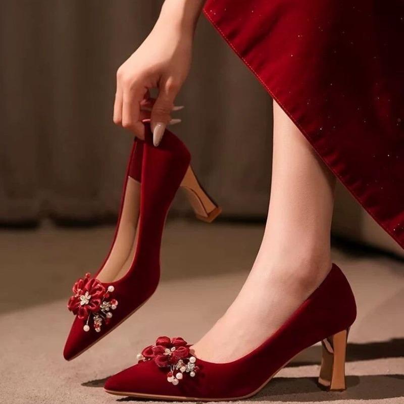 Fashion Pointed Toe Shallow Mouth Flower Pearl Wedding Shoes No Tired Feet Block Heel Pointed Toe Single Shoes