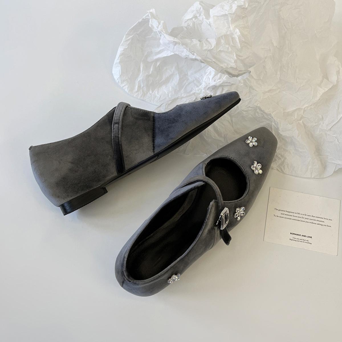 

Маленькие туфли Мэри Джейн серебристого цвета на квадратном каблуке с внутренней платформой, французский цветок из страз, надпись с легким вырезом, одинарные туфли 40