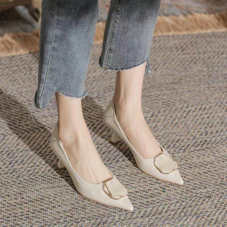 Pointed High Heels Design Sense Niche Temperament Celebrity Middle Heel Not Tired Feet Four Seasons Single Shoes Women 2025 New Soft Leather