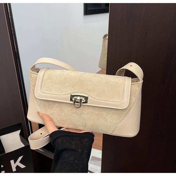 Crossbody Bag Women's New Niche Design French Commuter Underarm Fashion Versatile Retro Baguette Shoulder Bag