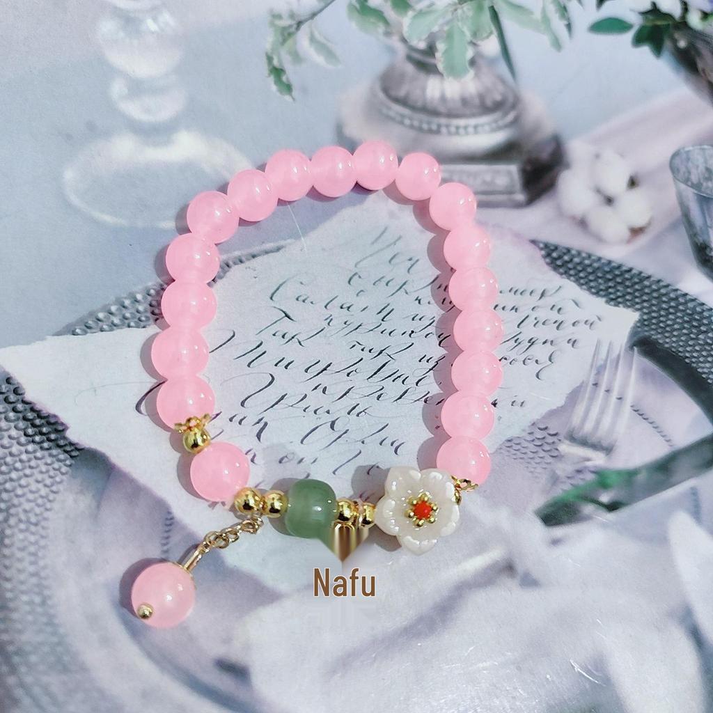 Graues Mondlicht Glas Schmetterlingsarmband - Trendiges, vielseitiges Design für Frauen und Studentinnen