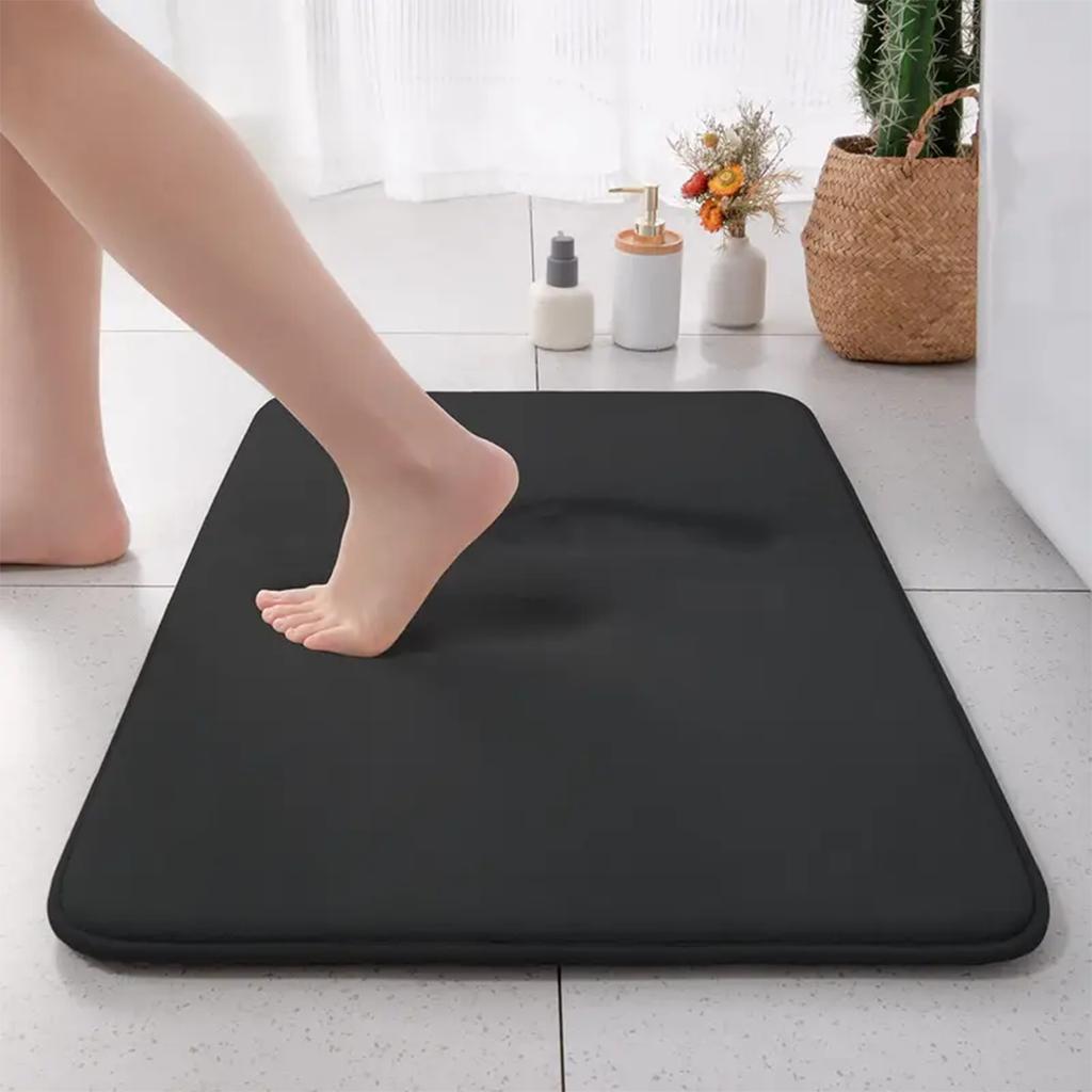 Tapis absorbant épais de couleur unie en flanelle, tapis de sol de salle de bain, tapis de porte antidérapant pour l'entrée de la salle de bain