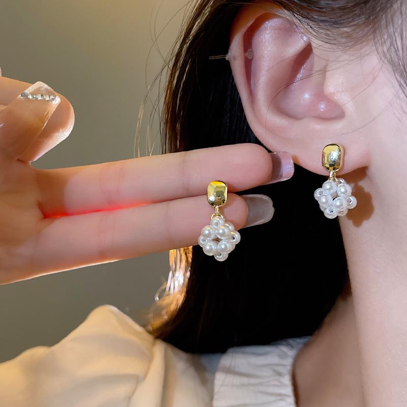 Silver Needle Metal Pearl Earrings Women's Cold Wind Niche Simple Personality Earrings Korean Versatile Internet celebrity earrings
