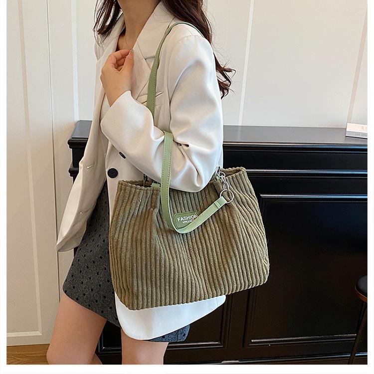 Oversized Cotton Chain Shoulder Tote Bag for Women, Lazy Fashion Commute Handbag, Spacious Crossbody Work Bag CLE