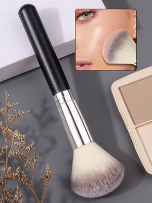 Multi-functional Three-color Bristle Blush Brush, Contouring Brush, Synthetic Fiber Wooden Handle Professional Makeup Brush