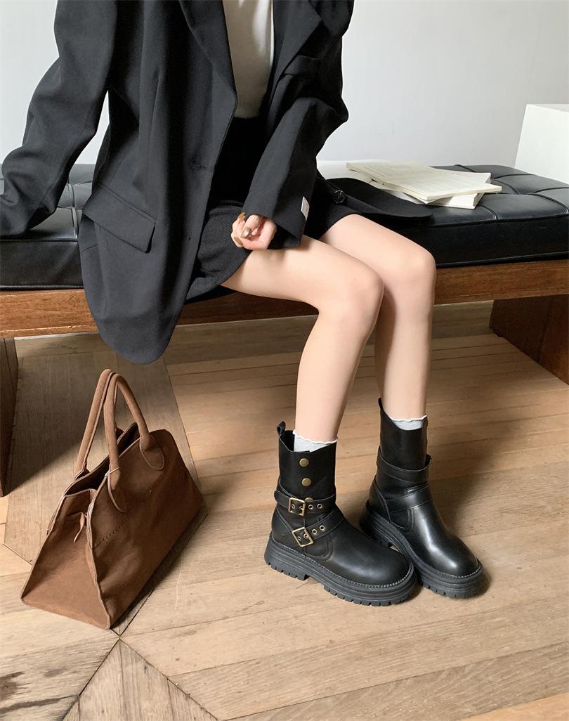 Британские ботинки Мартин женские осень 2025 новые модные универсальные с пряжкой-ремнем маленькие западные короткие ботинки тренд 35