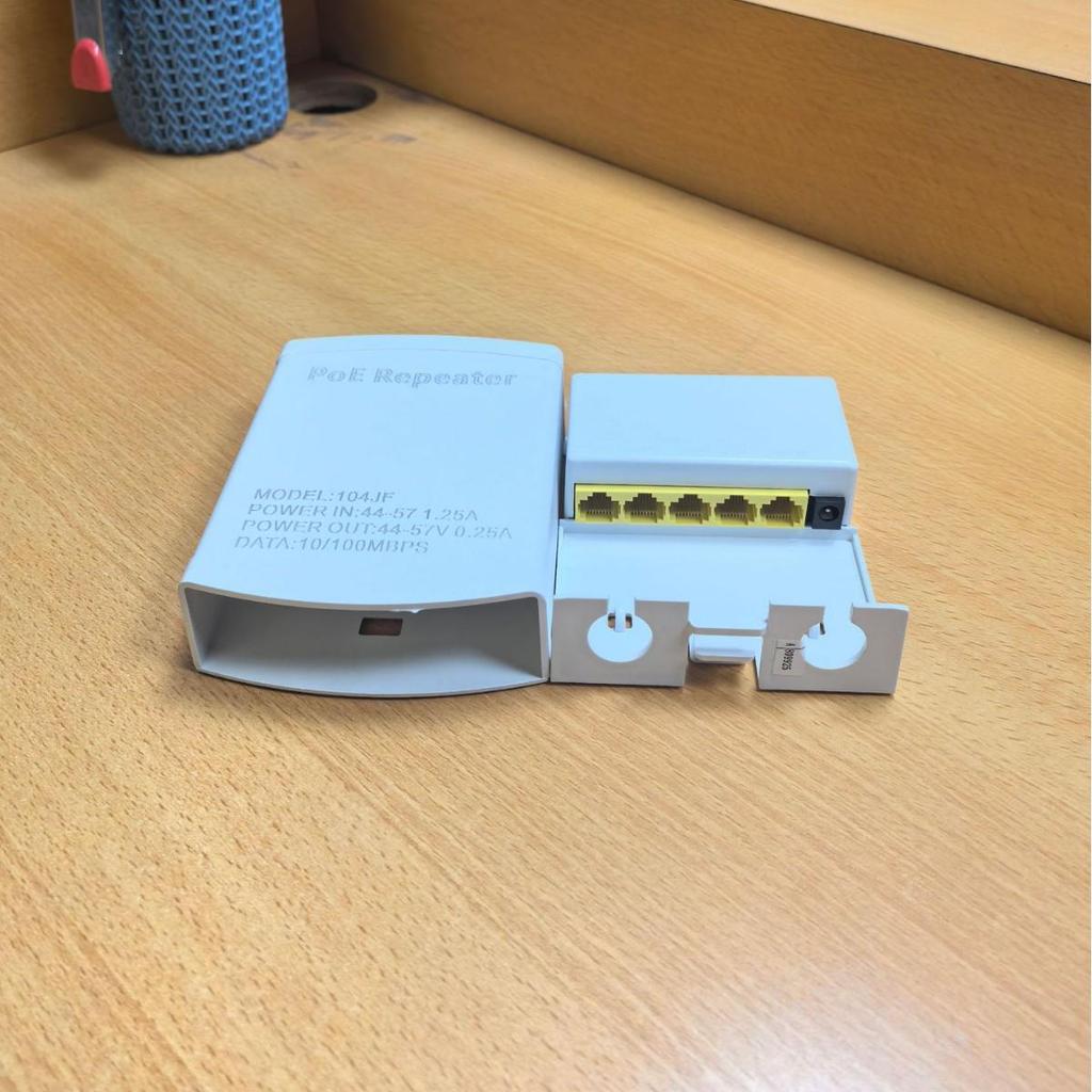 Waterproof 100M POE Repeater and 1-to-4 Splitter Cascade Booster