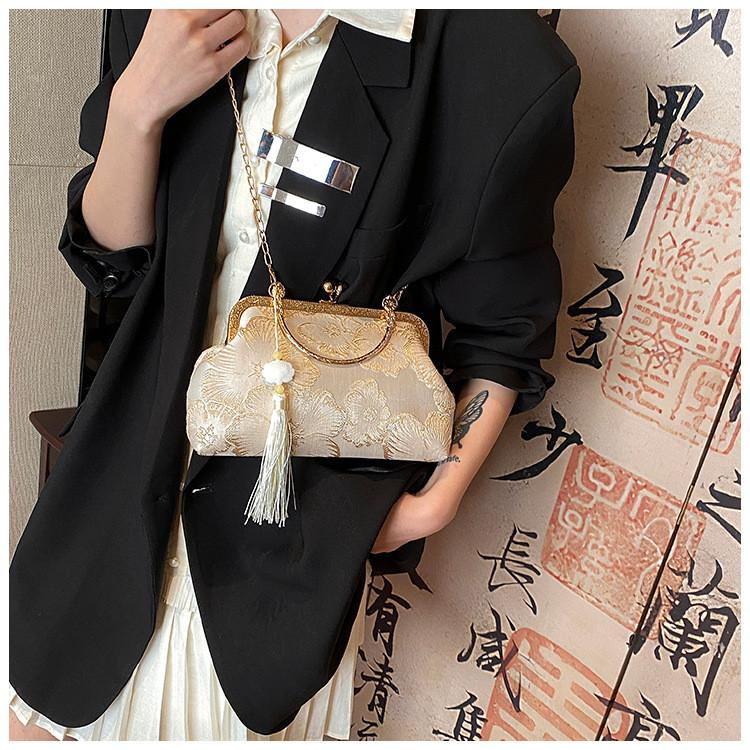 New Chinese Style Cloud Bag With Lock Closure For Daily Casual Use