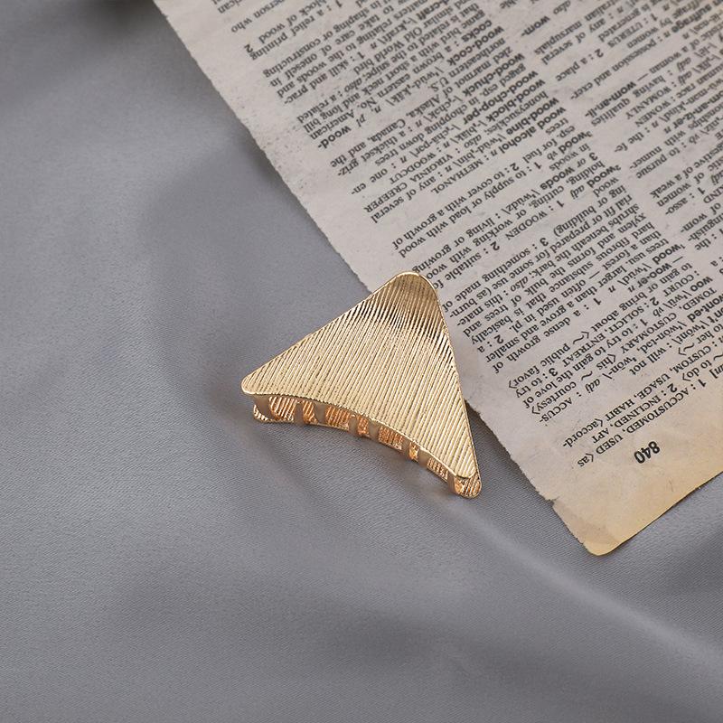 Women Fashion Gold Hollow Geometric Hair Claw Retro Hair Clips Barrette Hair Crab Hair Clips Headband Hairpin Hair Accessories