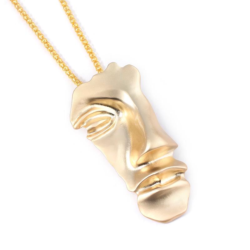 European & American Half-Face Mask Brooch: Trendy Gold-Tone Art Badge