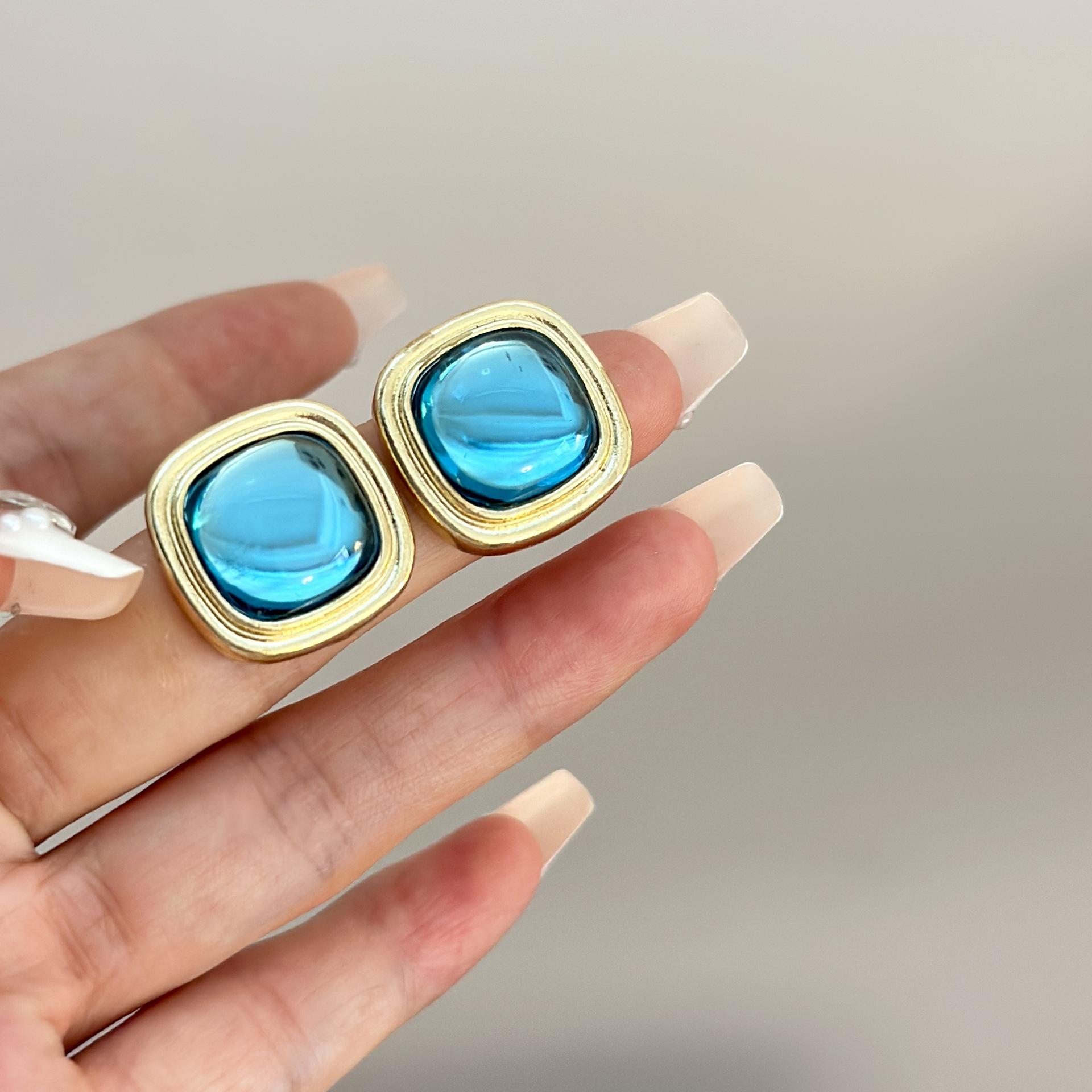 

Charm Retro Geometry Square Yellow Resin Artificial Gemstone Piercing Stud Earrings No Ear Holes Ear Clip for Women Jewelry Gift