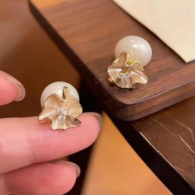 Women's Gold Flower Stud & Pearl Earrings - High-End Light Luxury, 2025 Hot Design