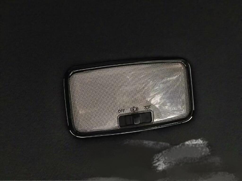 

Тойота C-HR (2017-2021) Рамка заднего фонаря для чтения в стиле «черный лак» ABS