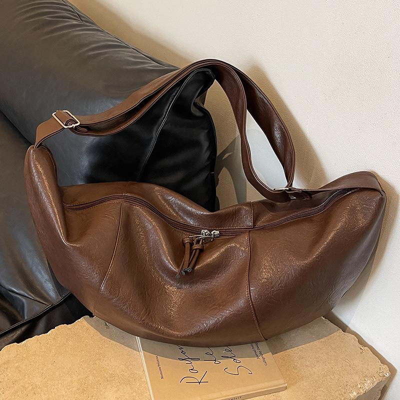 Large capacity bag women's autumn and winter new retro shoulder messenger bag niche texture women's dumpling bag