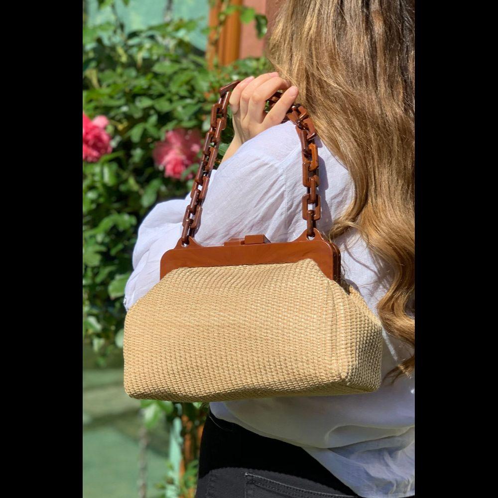 

Бежевая соломенная сумка на руку и плечо Loft Lisa с акриловой цепочкой и деталями