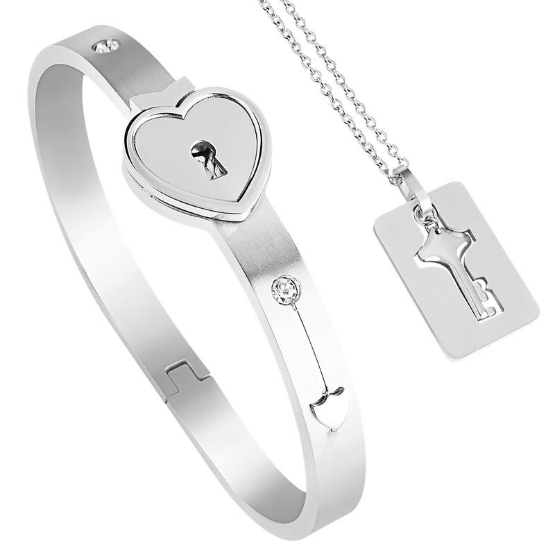 Bracelet Interlock en Acier Titane Style Fala Chen "Triumph in the Skies" pour Couples avec Fermoir Cœur Diamanté