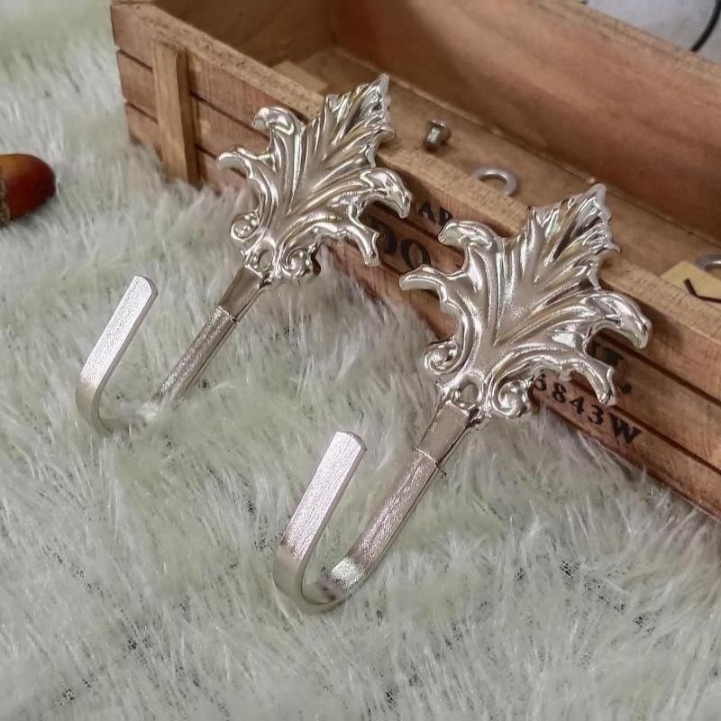 Vintage Bronze Wall Hooks Heavy Duty Sturdy Metal Carved Leaf Design for Home Garden Indoor Outdoor Decor Storage