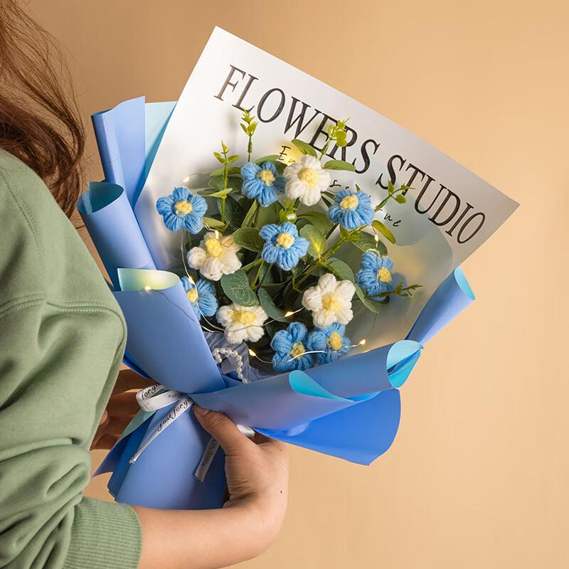 Hand-Knitted Daisy Flower Bouquet - 12 Stems