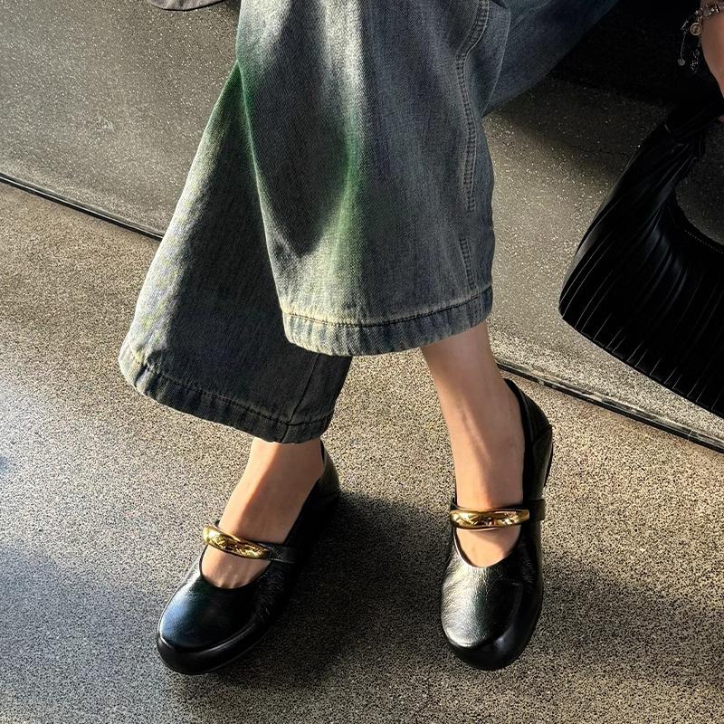 

Red Mary Jane small single shoes women s 2025 new one-pedal shallow mouth metal flat-bottom temperament fashion small leather shoes 34